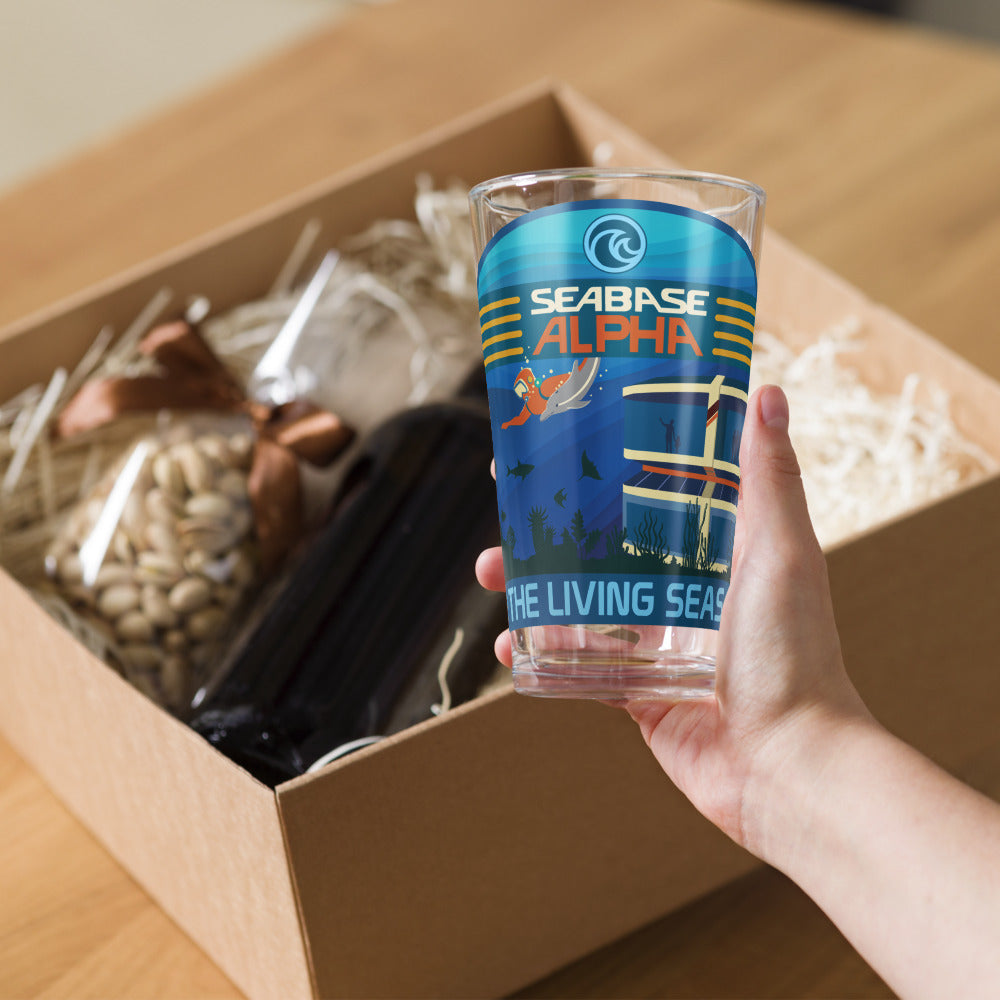THE LIVING SEAS explore Pint Glass